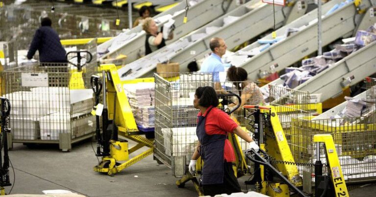 Canada Post having hard time keeping up with online purchases