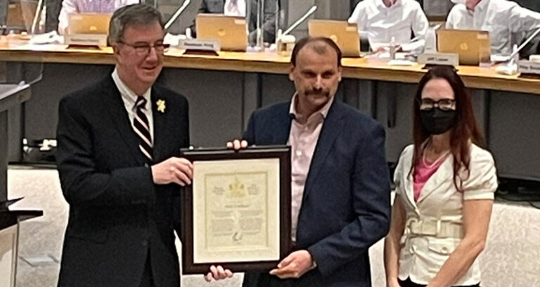 Norm Robillard receives builders' award