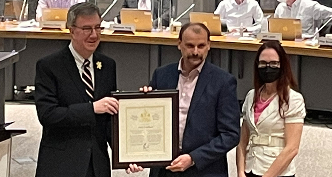 Norm Robillard and the Ottawa Senior Pride Network receive Mayor’s City Builder Award