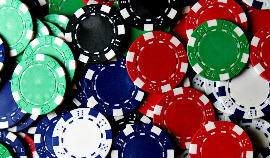 The Benefits and Challenges of Online Gambling for Canadian Players