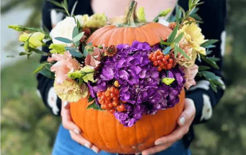 Halloween Bouquets That Blend Mystery, Drama, and Seasonal Charm
