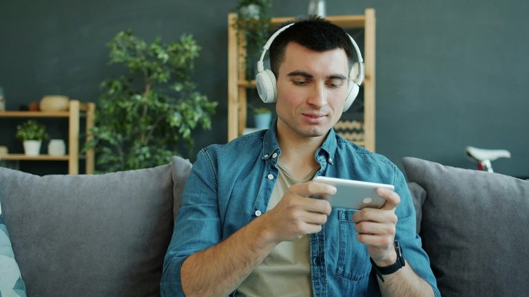 How Digital Entertainment Is Evolving Differently in Canada and the U.S.