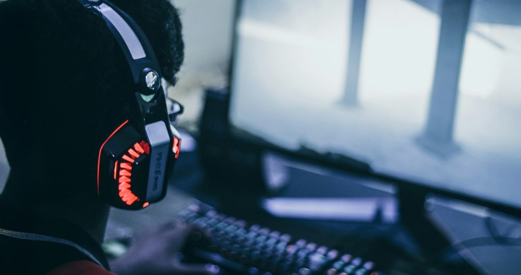 5 Strategies to Enhance Online Gaming Experiences
