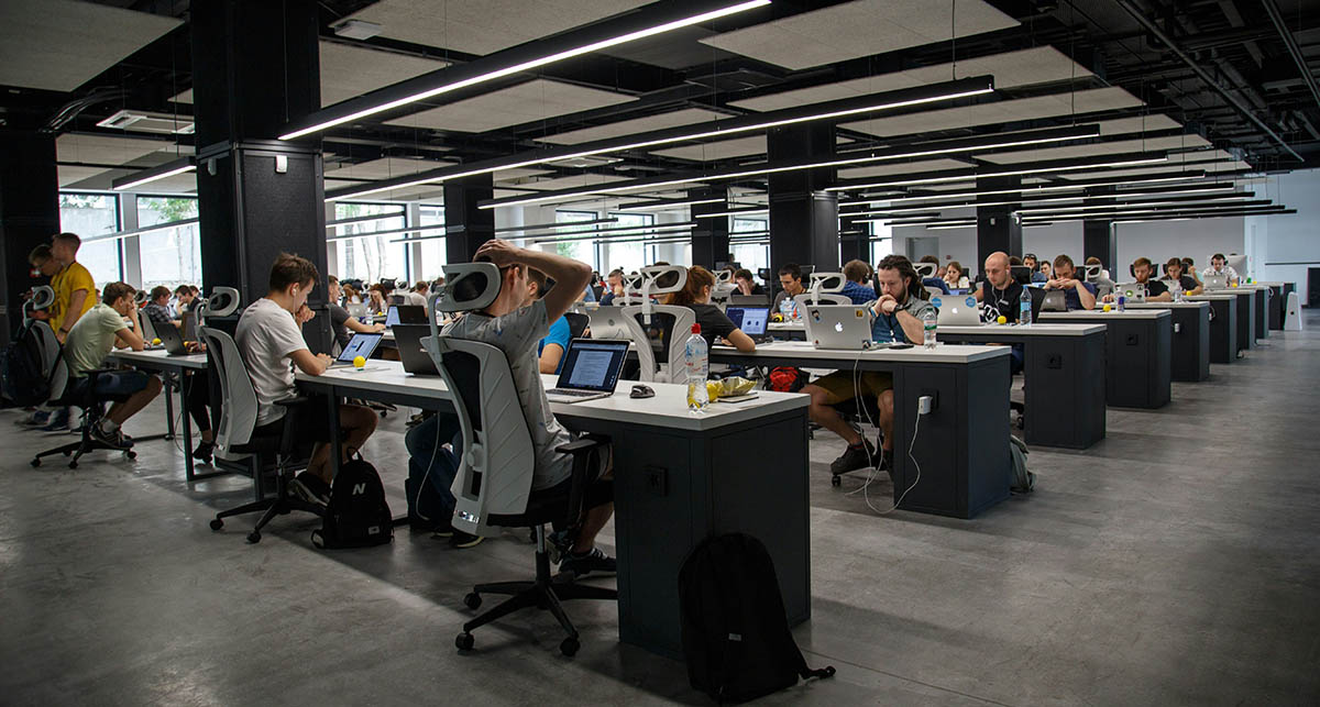 Buying Leads vs Hiring a Sales Team: Which Is More Profitable?